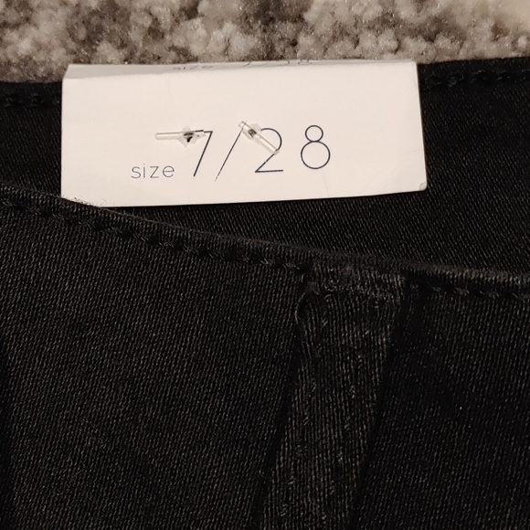 Wallflower shorts - Picture 2 of 5